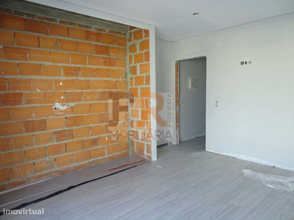 Geminada Duplex T3 com Pérgula Fernão Ferro-9