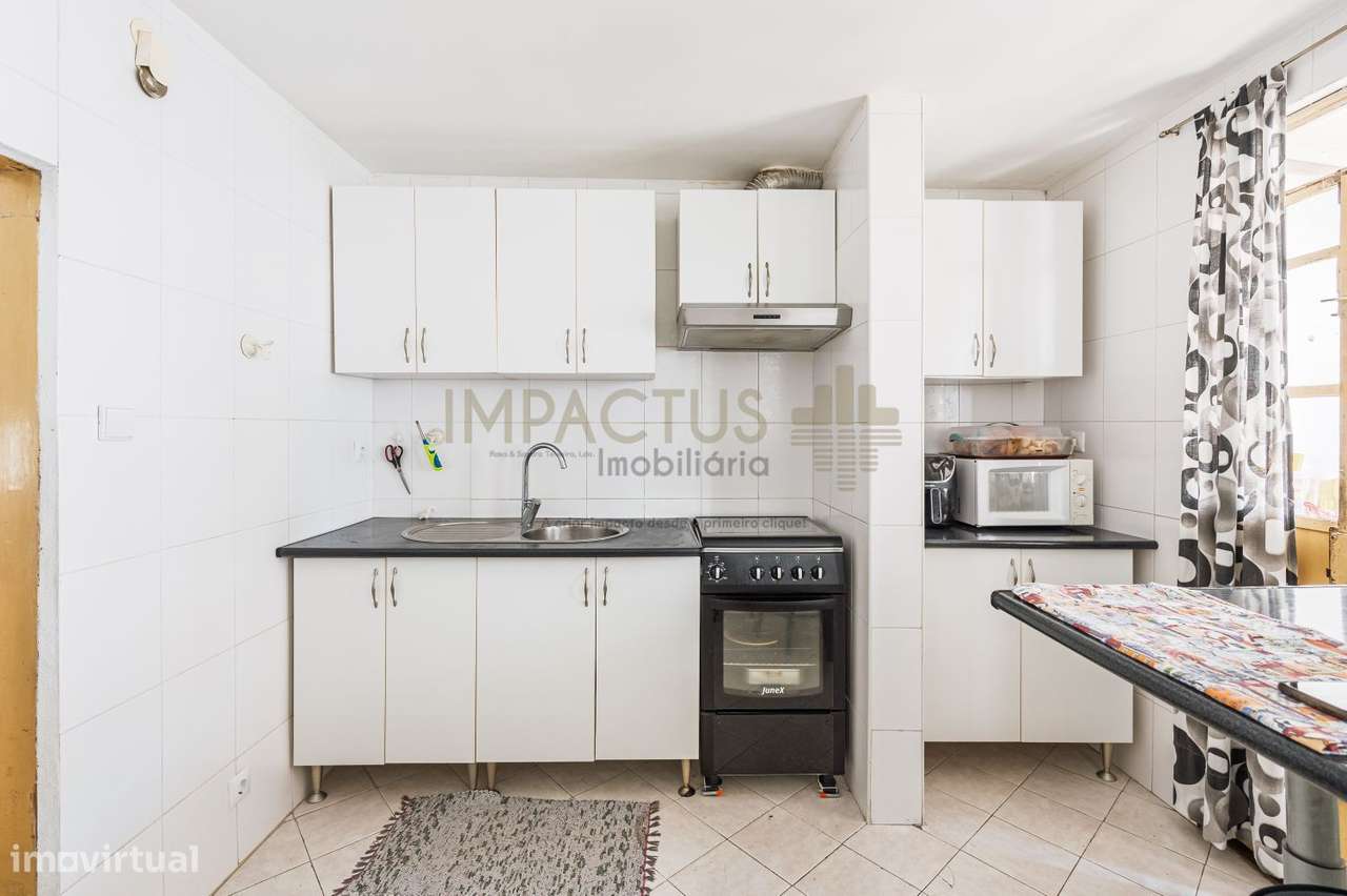 Moradia T3 com Excelente Potencial e Localização-3