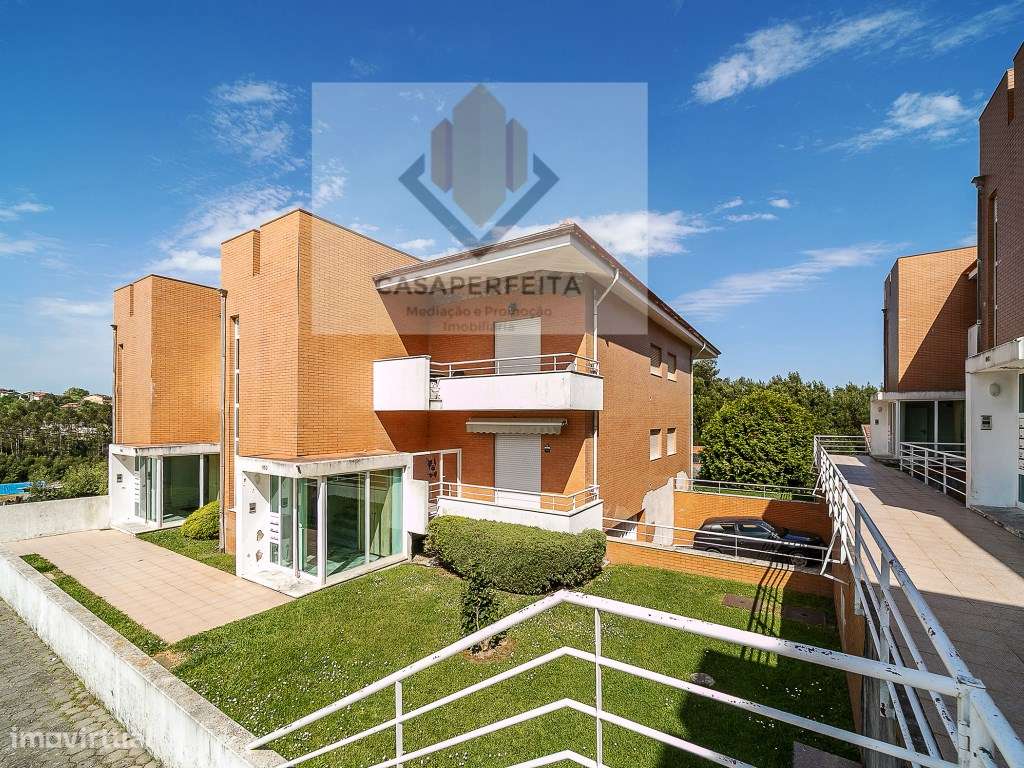 Fabuloso Apartamento T3 de 3 Frentes com Varanda e Box - Avintes-37