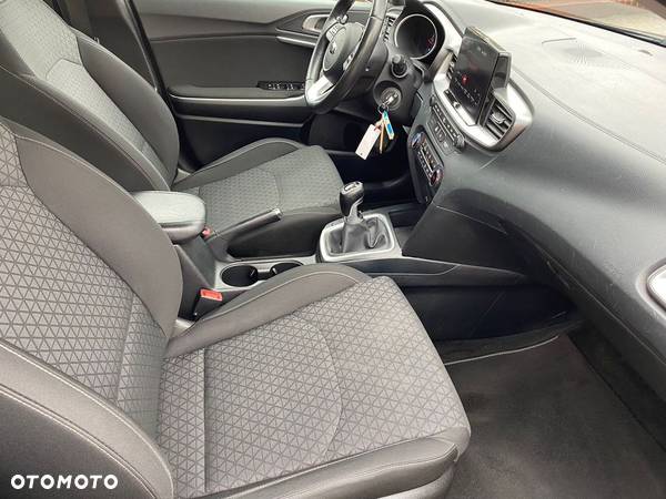 Kia Ceed 1.6 CRDi SCR S - 36