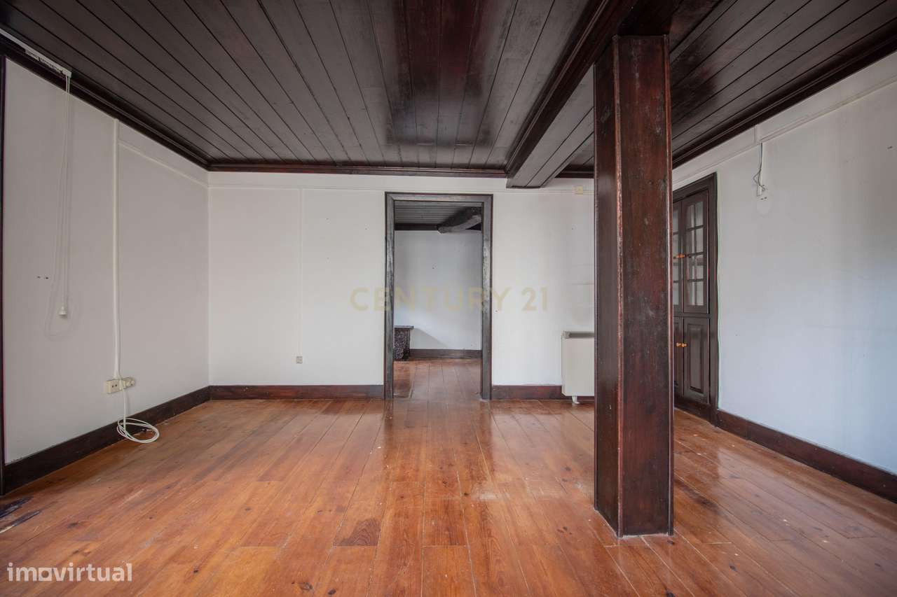 Moradia de traça antiga Portuguesa, com terraço e pátio interior - Grande imagem: 5/34