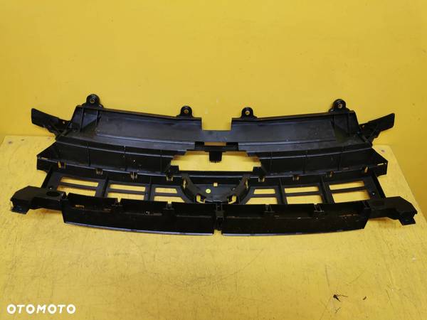 VW MULTIVAN 21- WZMOCNIENIE GRILL ATRAPA STELAZ 7T0807381B - 5