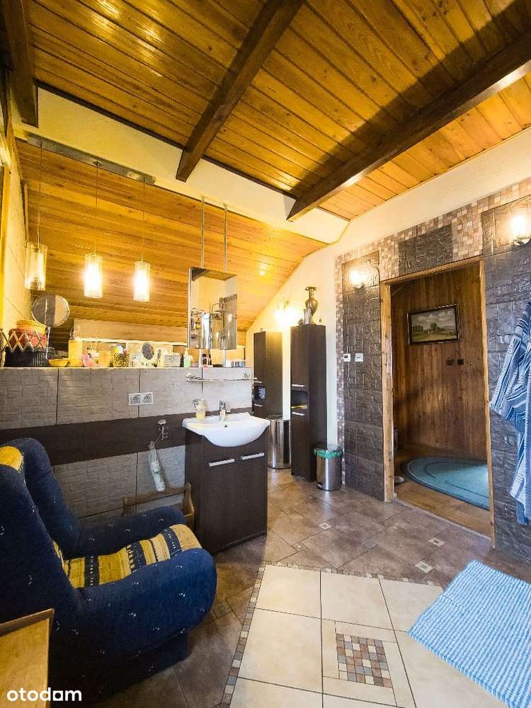 Atrakcyjny dom z pięknie zagospodarowaną działką. Nowa cena !-11