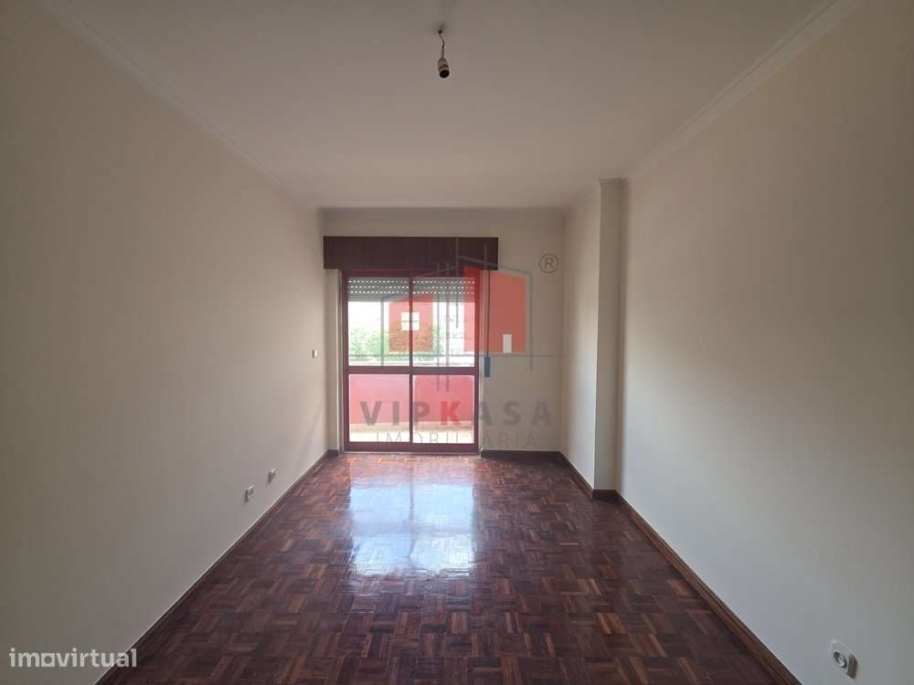 Apartamento T2 com Garagem-9