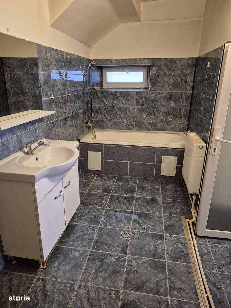 Apartament la casa spatios central-8