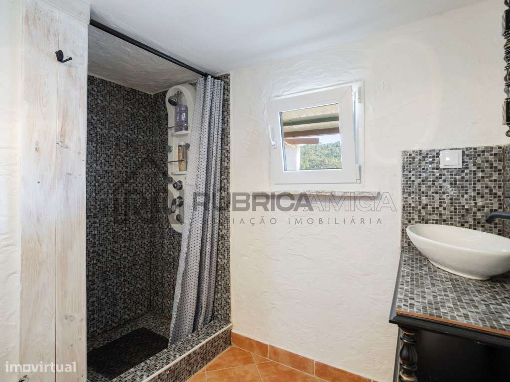 Moradia com Anexos e Vistas Deslumbrantes em Zona Tranquila-20