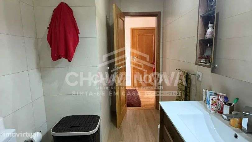Apartamento T2 no último andar com 3 varandas e garagem-9