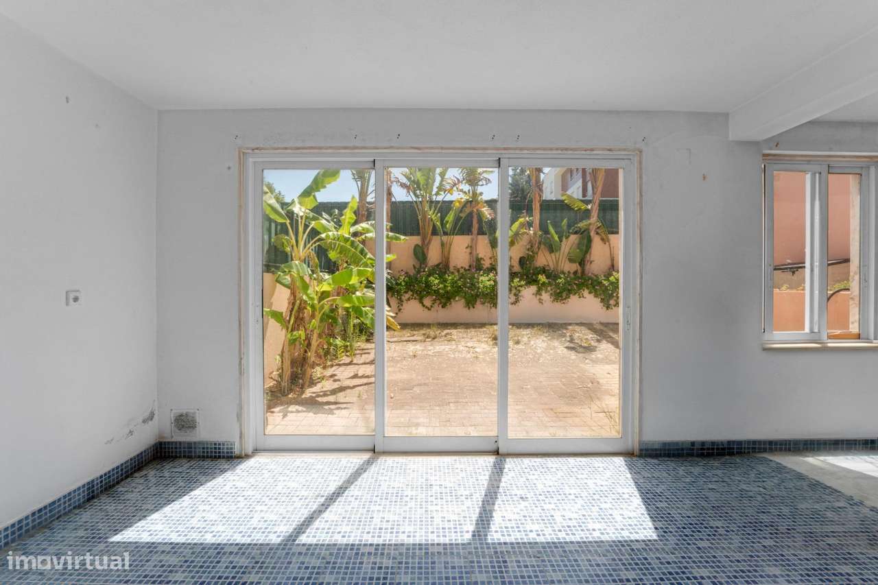 Moradia T4+1 com piscina e jardim, no Murganhal, Caxias-36