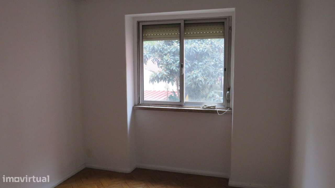 T2, junto ao Parque Aventura, prédio de três andares, duas frentes. - Grande imagem: 4/7