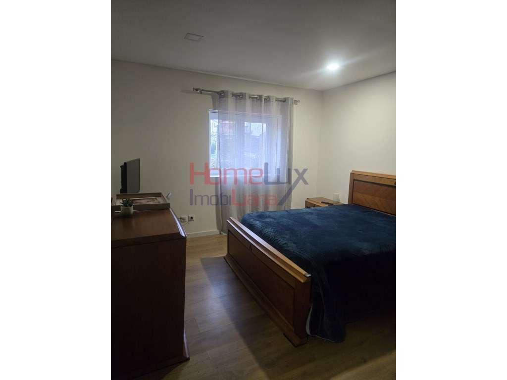 Andar Moradia T3 com Logradouro Privativo e Box para 2 carros !-23