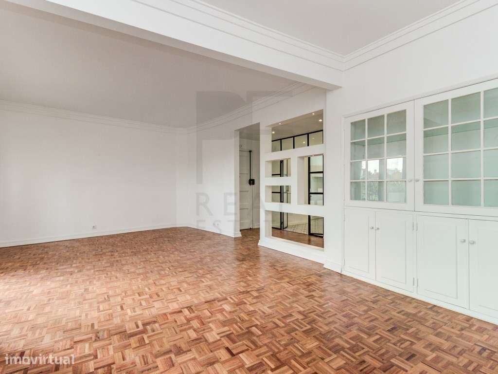 Apartamento Renovado com Vista Mar Cascais, Cascais e Estoril - Grande imagem: 4/38