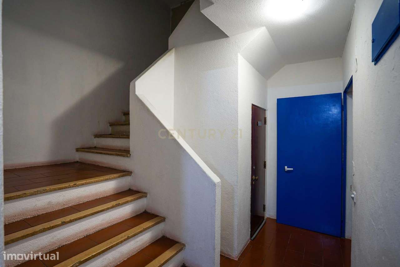 Apartamento T2 remodelado na Rinchoa-23