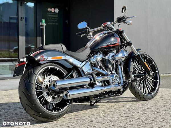 Harley-Davidson Softail Breakout - 4