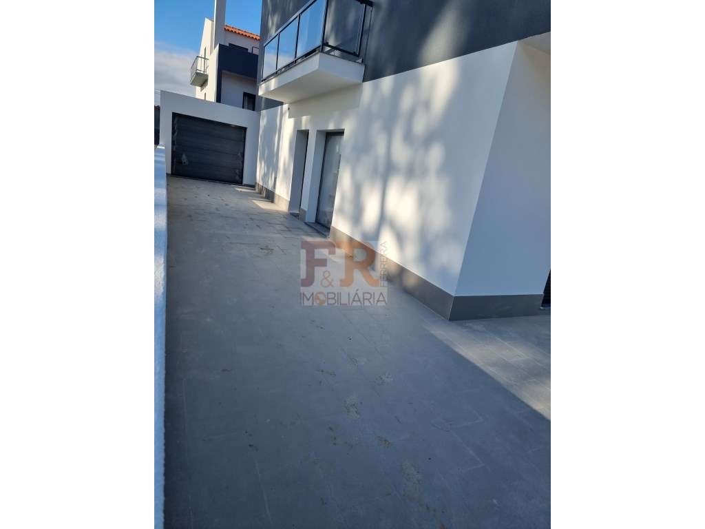Moradia Geminada T3 com garagem e Terraço Quinta do Conde Sesimbra - Grande imagem: 4/50