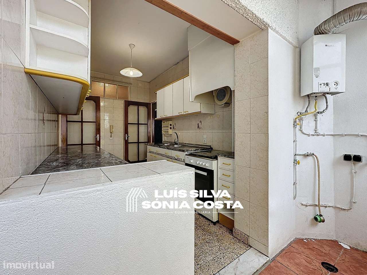 Apartamento T4 c/ Varandas e Elevador em frente á Câmara...-9