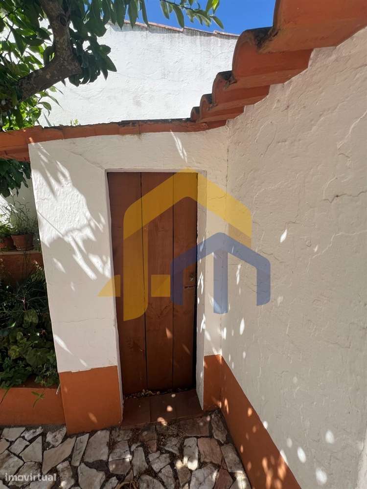 Moradia T4, no centro de Estremoz com quintal-10