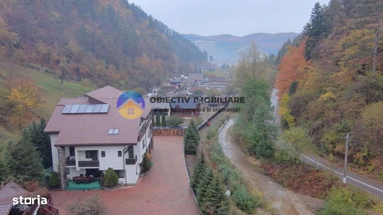 Casa cu posibilitate transformare in pensiune si teren de vanzare Piat - Imagine principală: 2/19