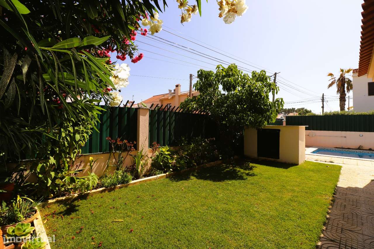 Moradia T4 com Piscina, Cave Ampla-17