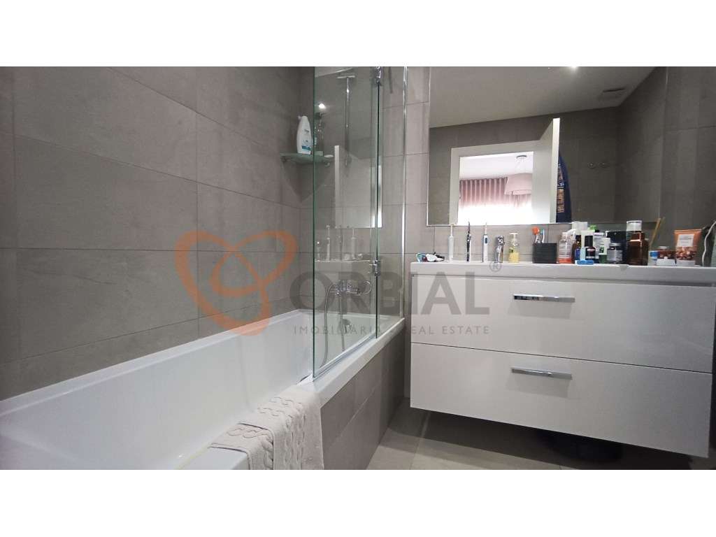 Apartamento T2 com garagem e piscina na cobertura para venda em Alb... - Grande imagem: 5/12