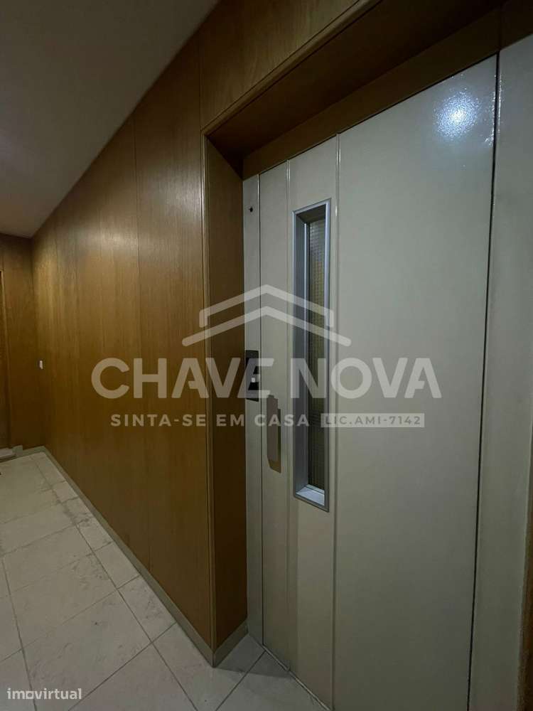 Apartamento T2 com Garagem Box em Mozelos - Grande imagem: 3/22