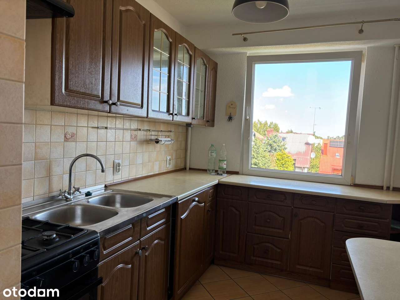 3 pok . balkon oddzielna widna kuchnia dobra lokalizacja-3