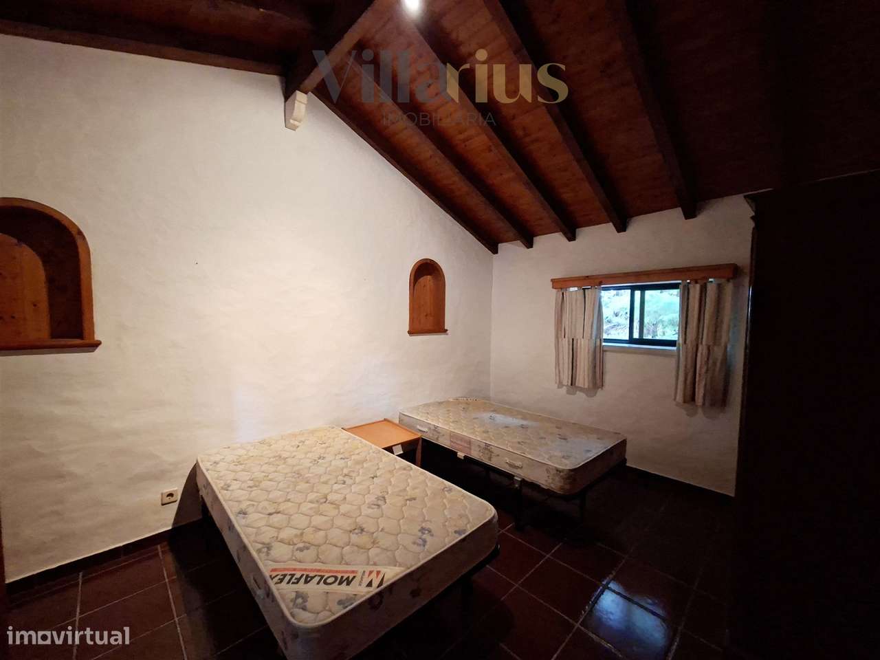 Moradia Térrea com Terreno Extenso a 3 min de Alverangel-17