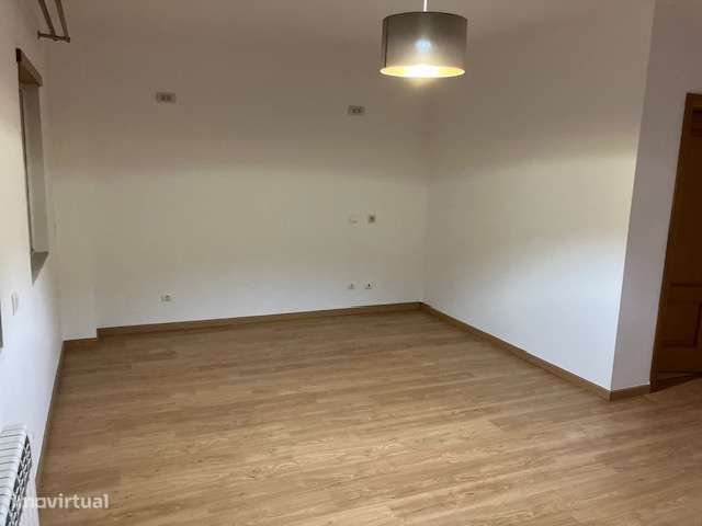 Lisboa Sul Almada Duplex T3 +1, com garagem-11