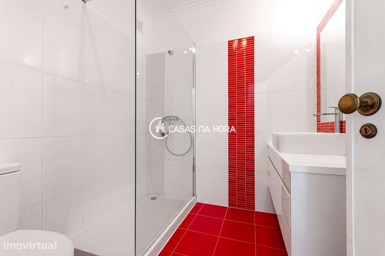 Agradável apartamento T3 na Rua Garcia de Resende, junto ao Colégio...-18