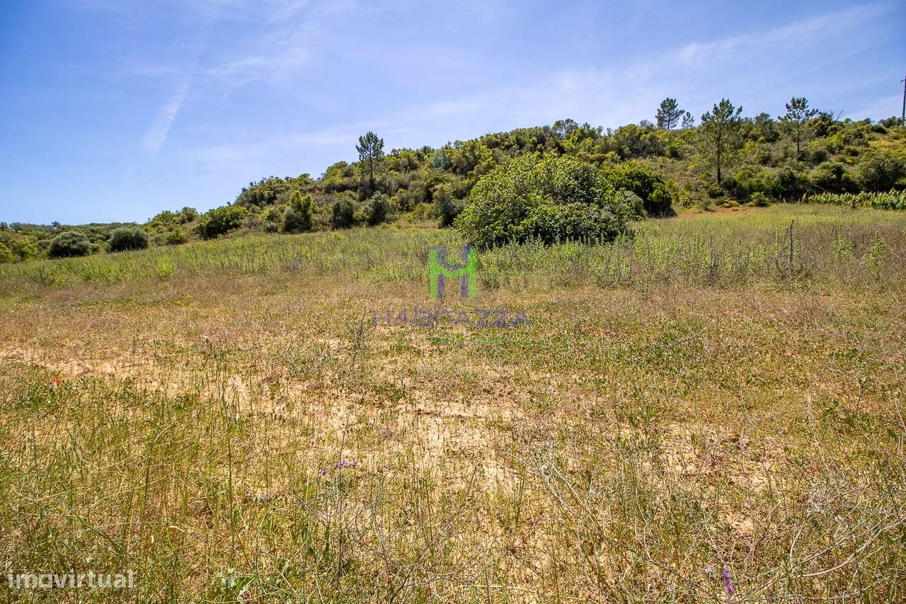 2 Parcelas de terreno rústico, com área total de 5.500 m2, com furo, p-12