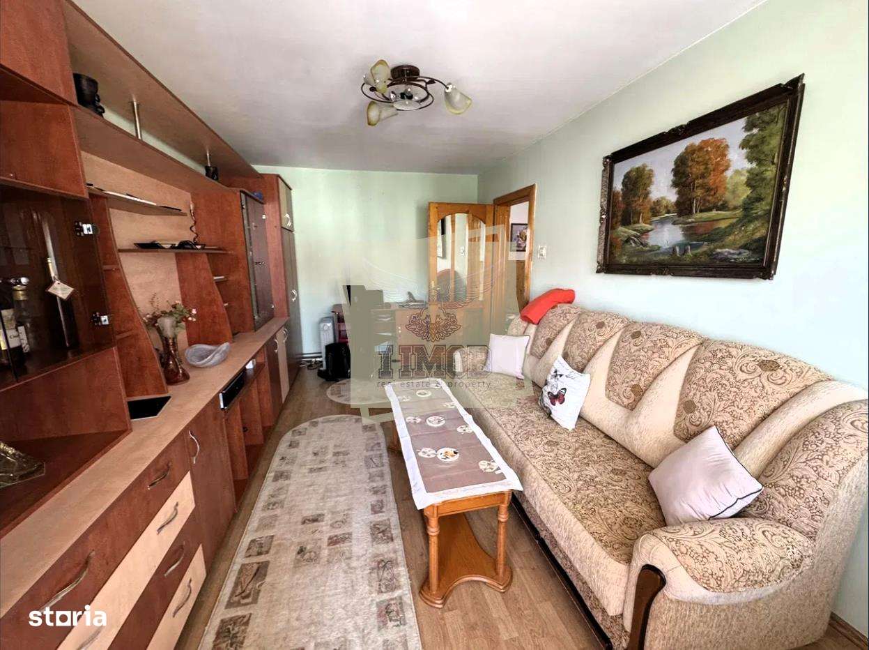 Apartament decomandat cu 3 camere 2 balcoane si pivnita in Valea Aurie-1