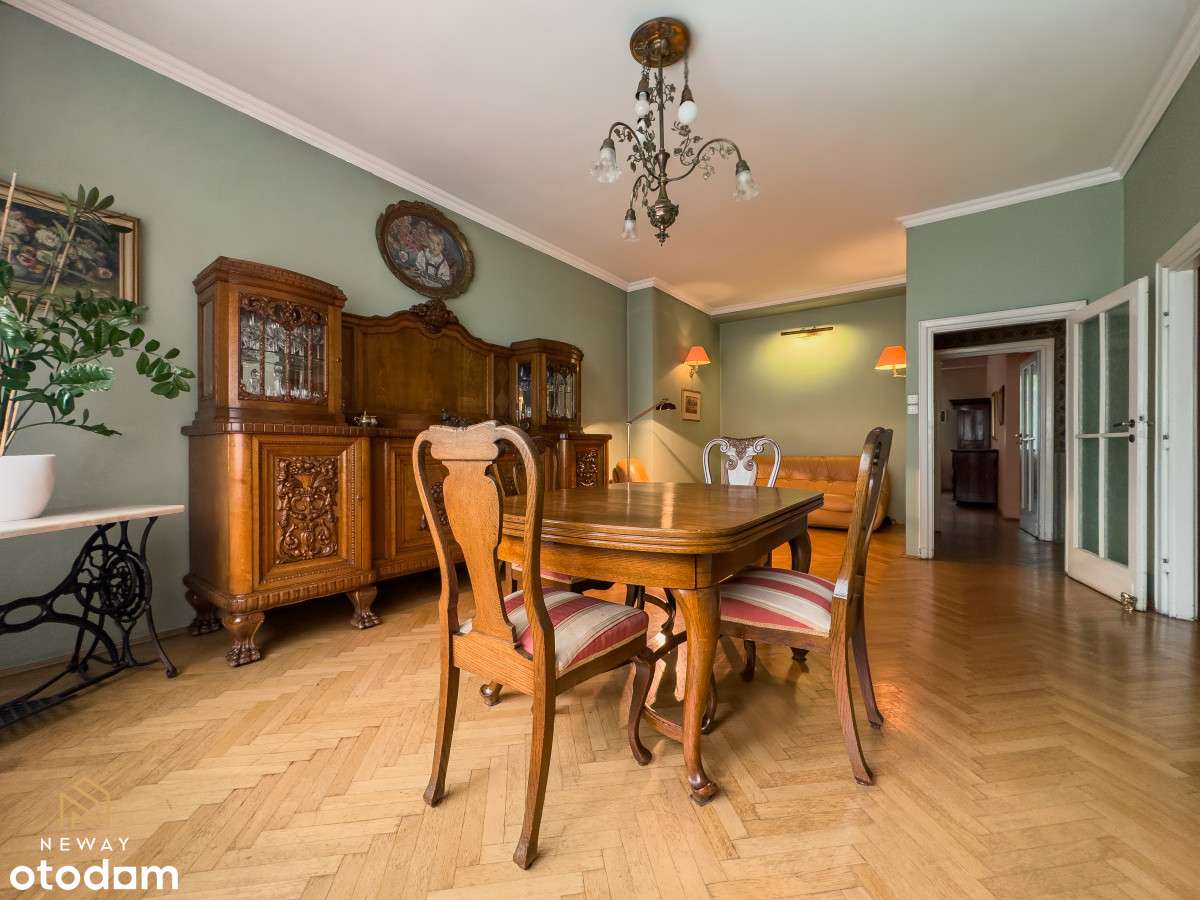 Apartament w modernistycznej kamienicy z balkonem-4