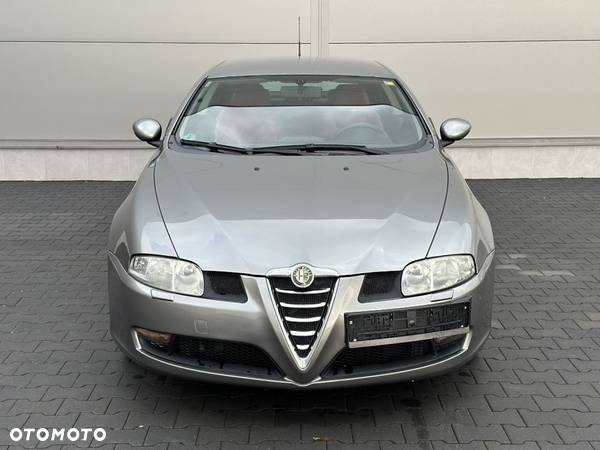 Alfa Romeo GT 2.0 JTS Selespeed Distinctive - 2