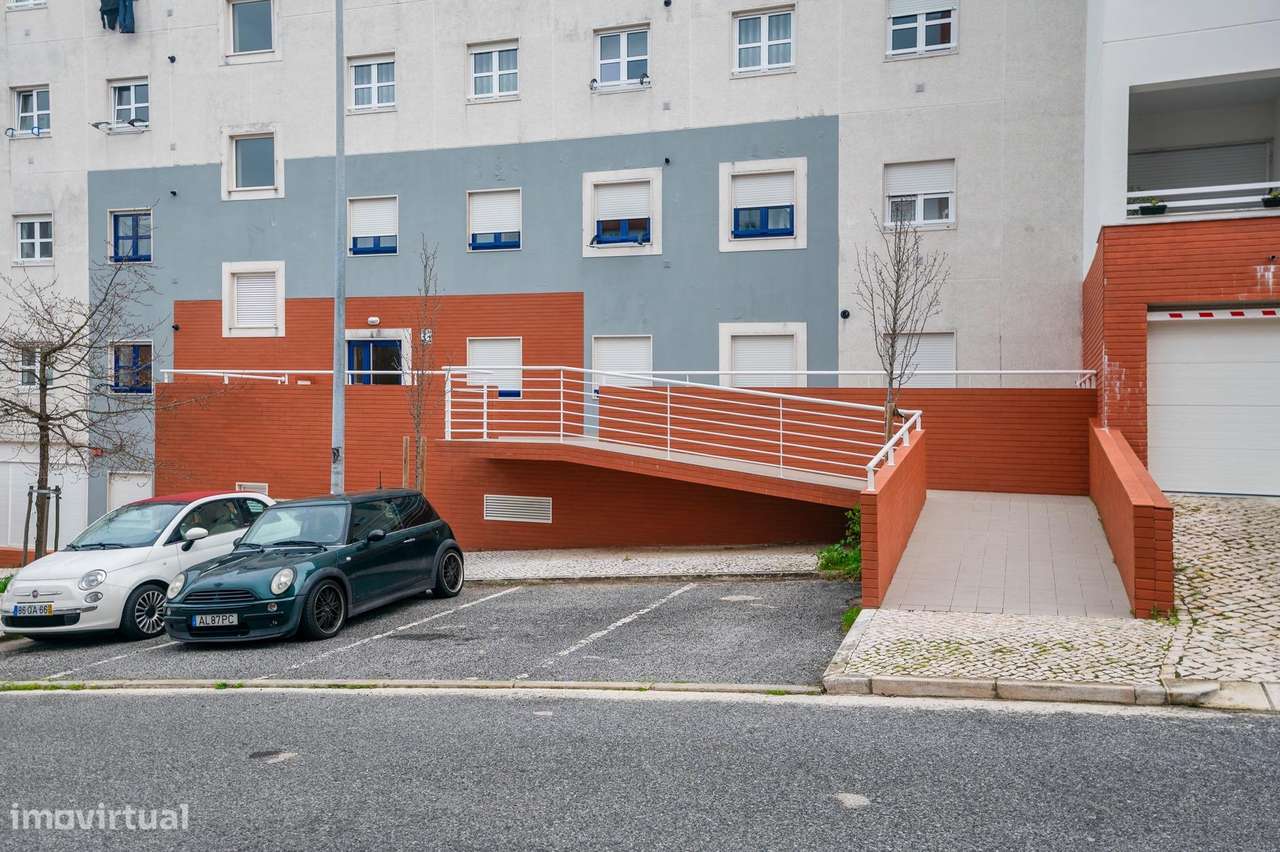 T2 Moderno (2020) com Box para 2 Carros na Urb Casas do Lago,...-25