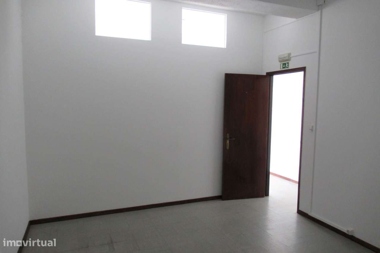 LOJA. PRÓXIMO DA ESTAÇÃO. - Grande imagem: 4/15