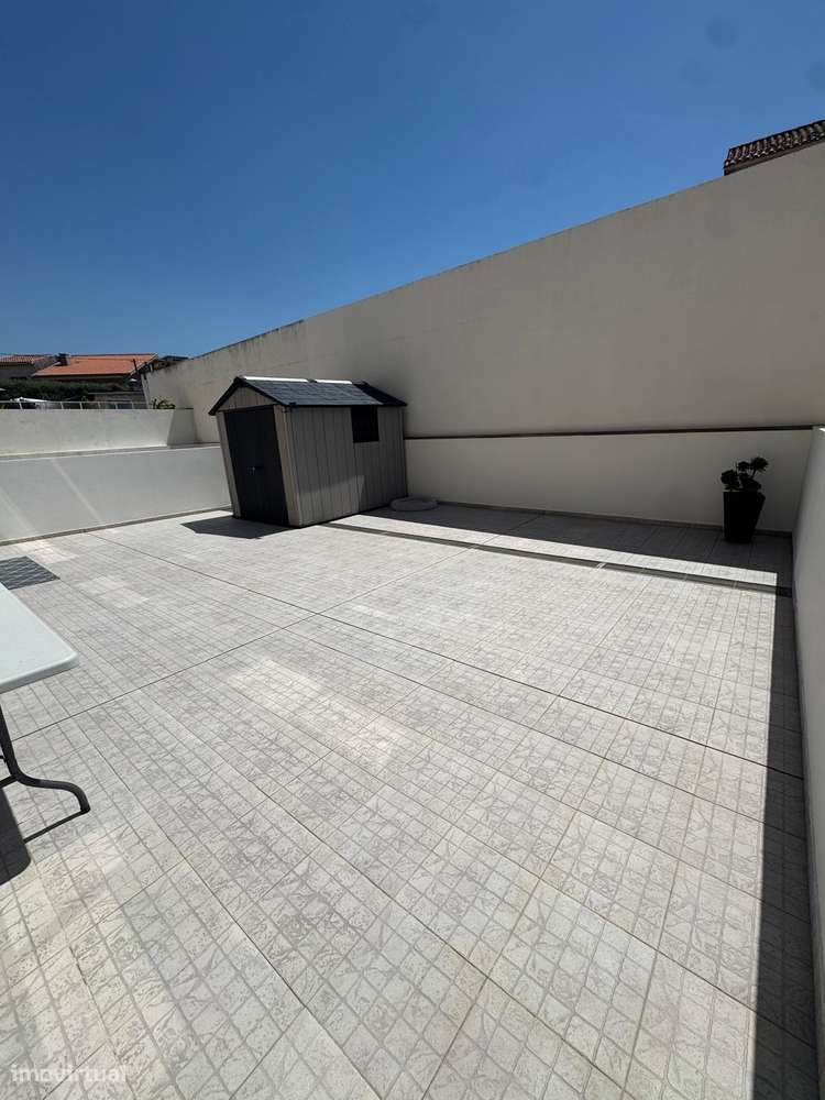 Apartamento T 3 em bom estado próximo Praia vila Cha-21