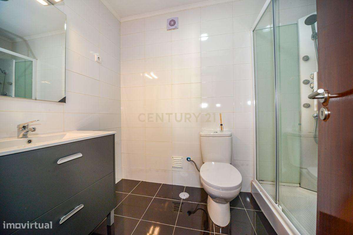 Apartamento T2 com 75 m², situado numa zona central e muito procurada-13