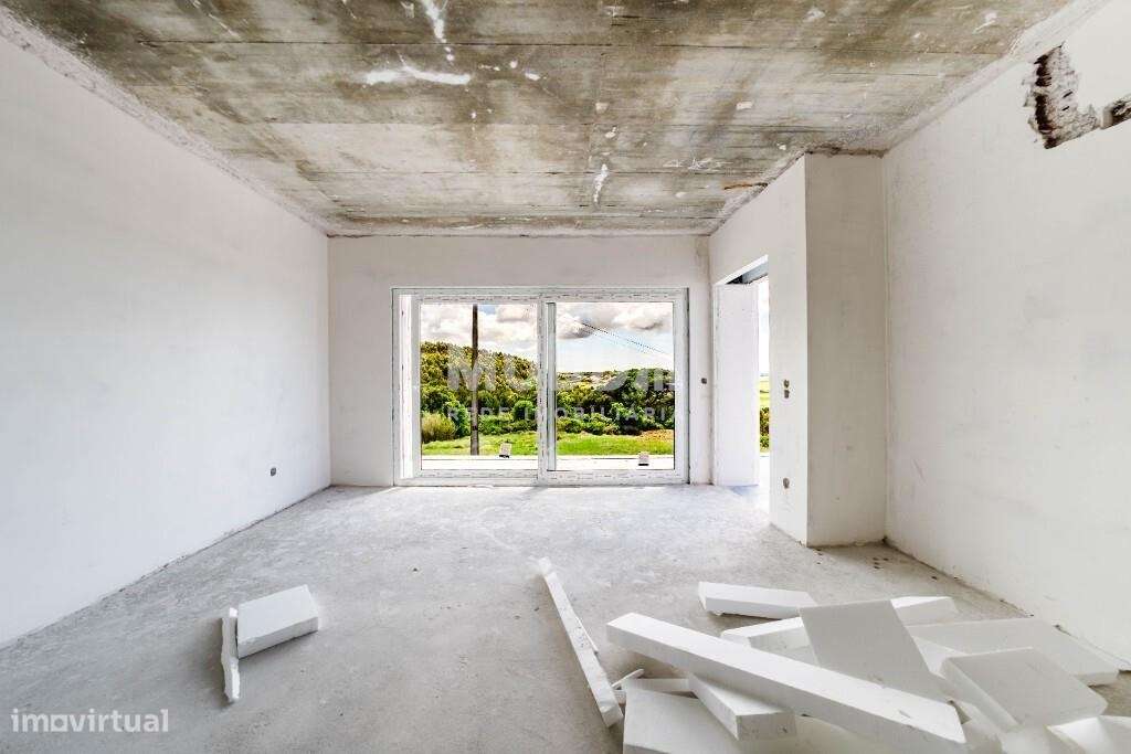 Moradia isolada de design contemporâneo nos Casais Mestre Mendo-27