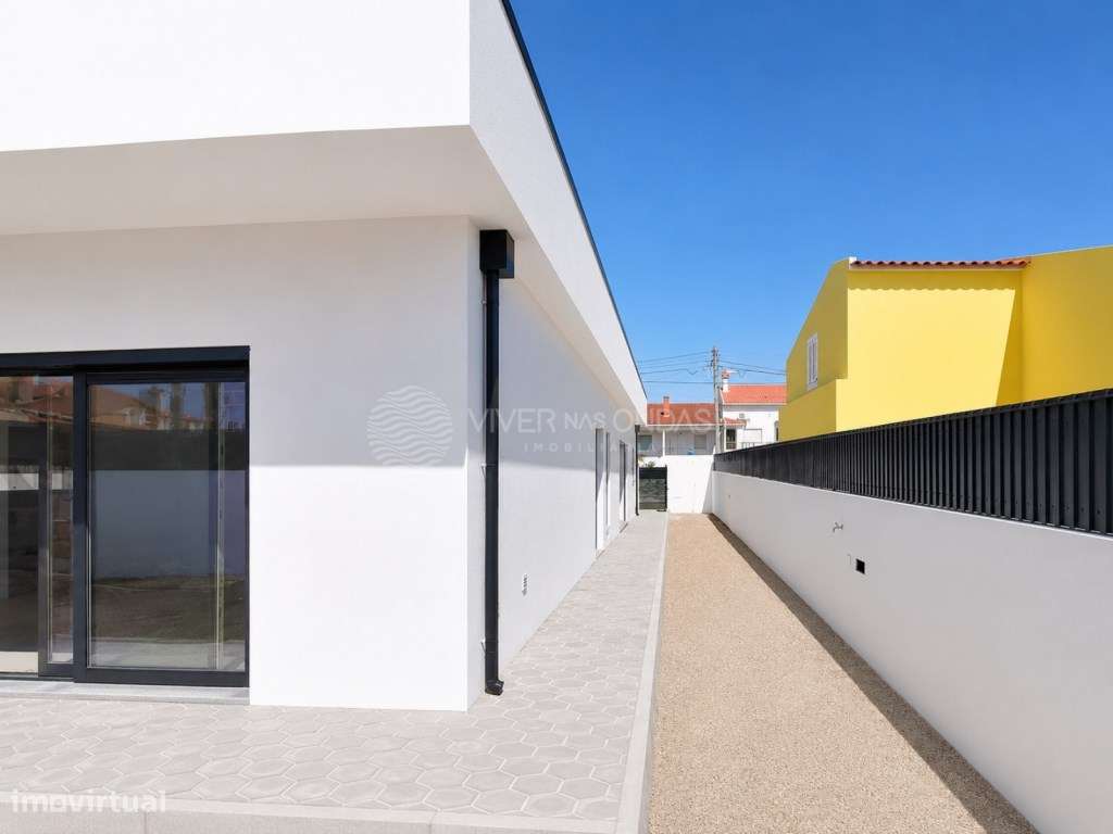 Oferta da Escritura | Moradia T3+1 Térrea com 307 m² em Fernão Ferro-24