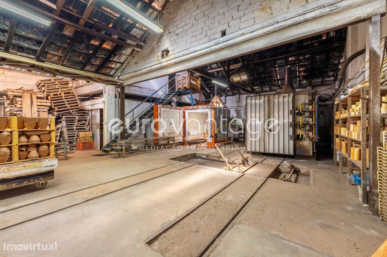 Pavilhão Industrial c/ 1.980 m² sito no Juncal-15