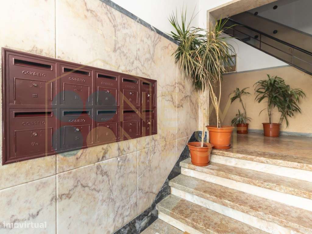 Apartamento T2+1 com excelente luz natural, varanda e logradouro co...-24