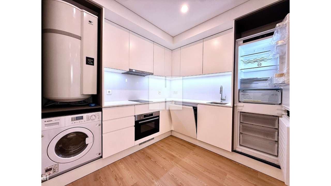 Apartamento T1K Novo em Zona Nobre-12