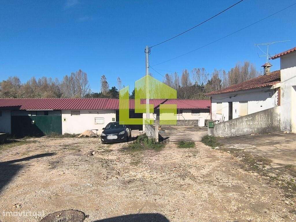 Moradia e dois Armazéns-5