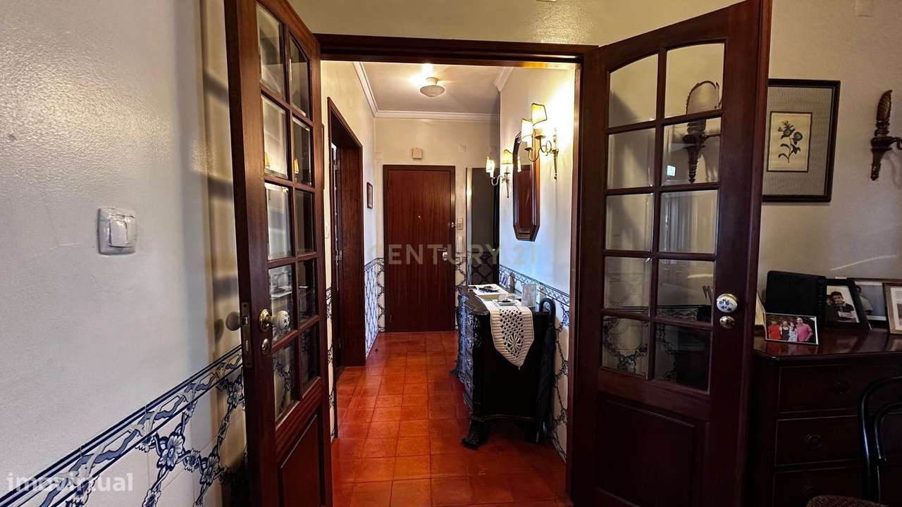 Apartamento T4 à Venda em Benfica – 9.º Andar com Vista Desafogada | E-14