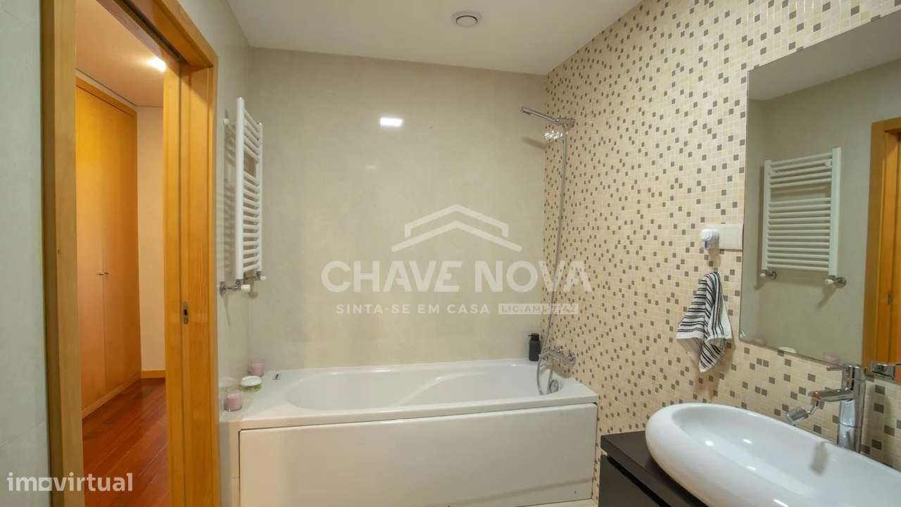 Excelente Apartamento T3 com Terraço em Oliveira do Douro,-11