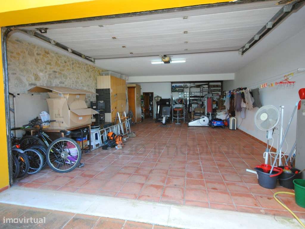 Moradia T5 em Lote Urbano de 5.135m2-6