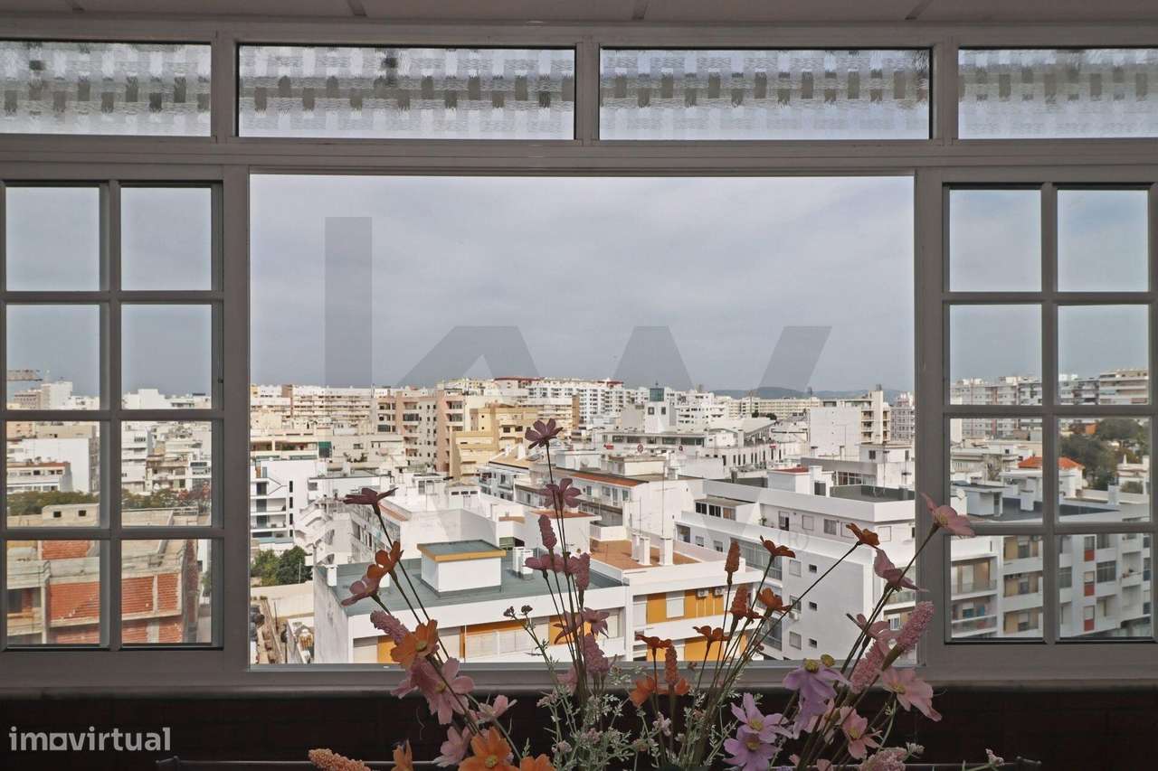 Apartamento T2 exclusivo no último piso do Edifício Royal com terraço-41