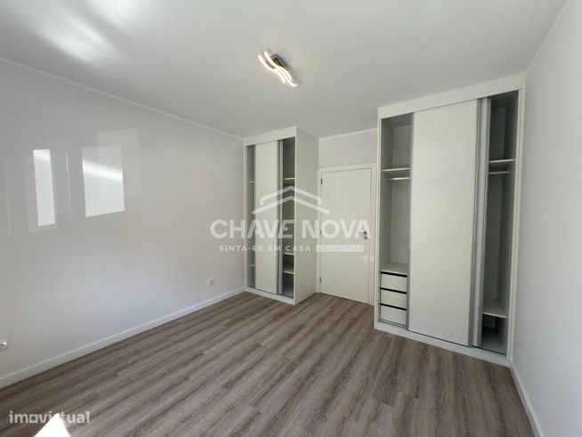 T2+1 Renovado c/ Garagem Box em Valadares-12