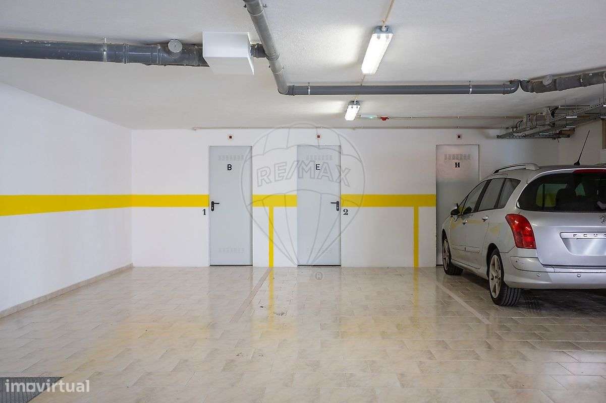 Apartamento T3 à venda em Camarate-34