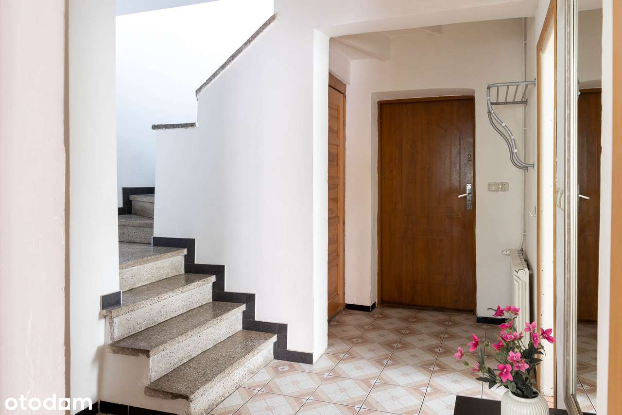 Dom w Piastowie 850 metrów od stacji PKP - trzy miejsca postojowe.-13