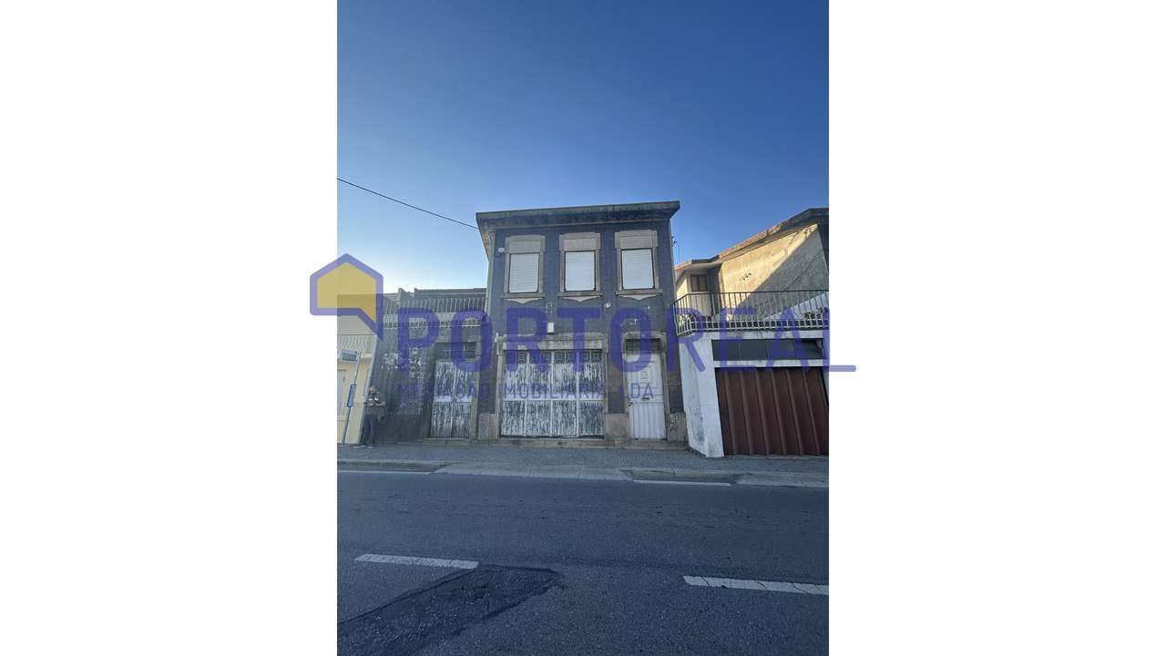 Prédio / Armazém em Milheirós-5